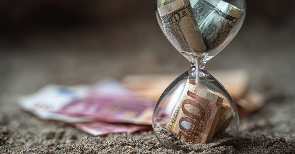 Анализ почасового движения торговых символов и их спредов в MetaTrader 5
