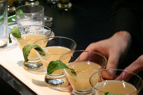 Cocktails. Unter einer Creative Commons Lizenz auf Flickr veröffentlichtes Bild