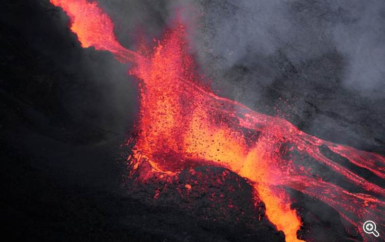 Piton de la Fournes volcano eruption