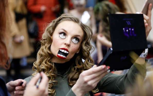 在莫斯科举行的年度最佳化妆师大赛决赛