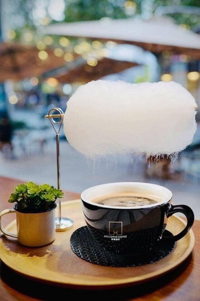 Облако сладкой ваты над кофе