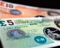Великобритания введет пластиковые деньги в 2016г.