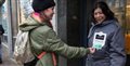 В Амстердаме бездомные начали принимать милостыню с пластиковых карт
