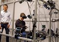Марк Цукерберг показал виртуальные перчатки Oculus