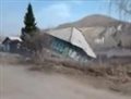 Частный жилой дом в Казахстане провалился под землю. Видео