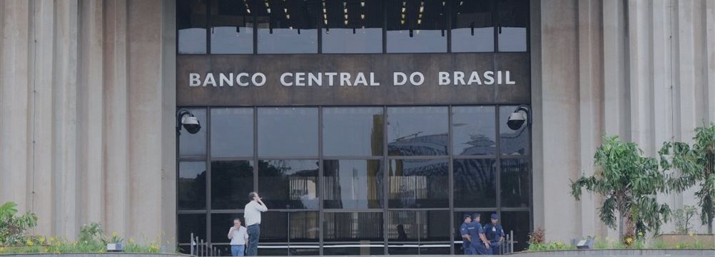 Banco Central de Brasil sorpresa a los inversores y eleva tasa de interés después de elección