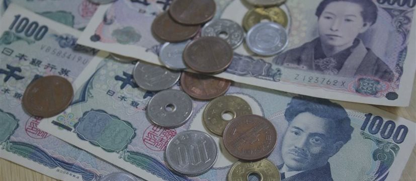 Банк Японии готов напечатать сколько угодно денег