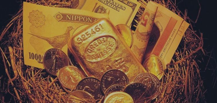 Надо вкладывать рубль в золото или недвижимость, чтобы не потерять сбережения