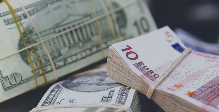 Доллар крепчает против основных валют