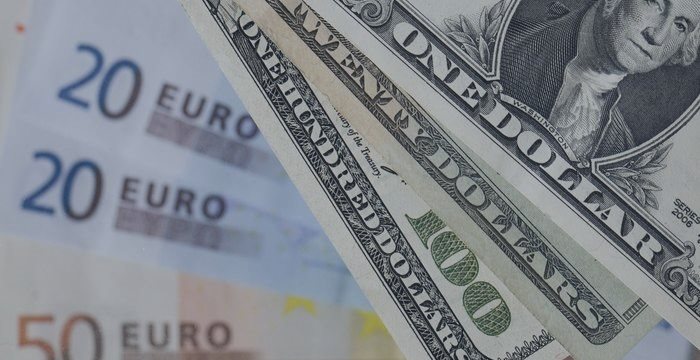 Курс евро снизился до годового минимума