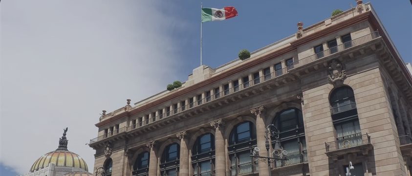 El Banco de México compra millones de dólares para suavizar la presión al peso
