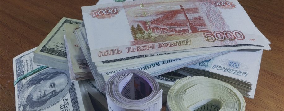 Рубль укрепляется против доллара
