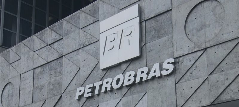 Maquinaciones de Petrobras beneficiaron al menos a 28 políticos brasileños; el escándalo se acerca a Rousseff