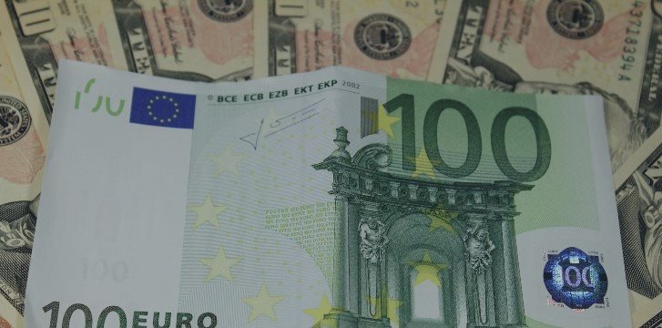 Euro tem maior desvalorização frente ao dólar em nove anos