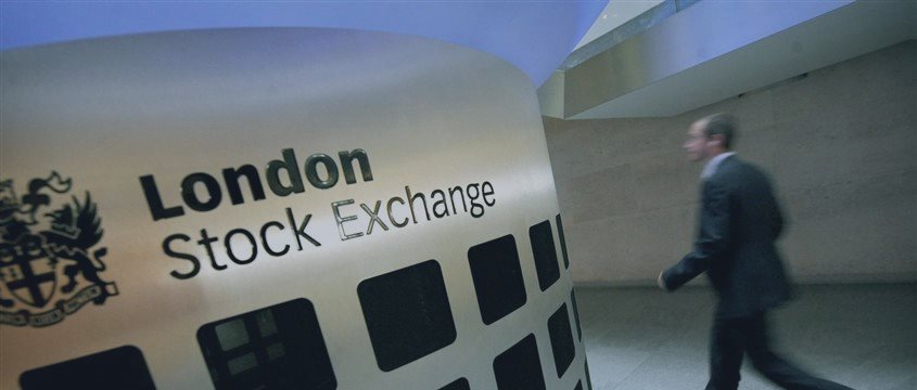 London's FTSE reaches three-week low, as oil slump pressures energy shares