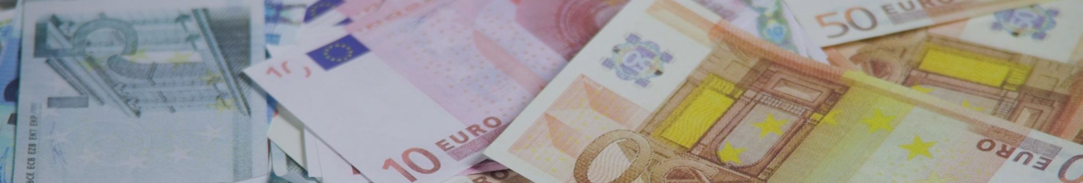 Доллар вырос, евро — возле девятилетнего минимума