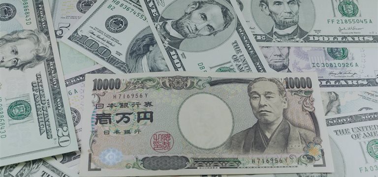 Dollar drops to 1-month lows against yen on Wednesday