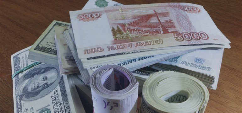На торгах Московской биржи доллар выше 66,32 руб., евро — выше 78,32 руб.