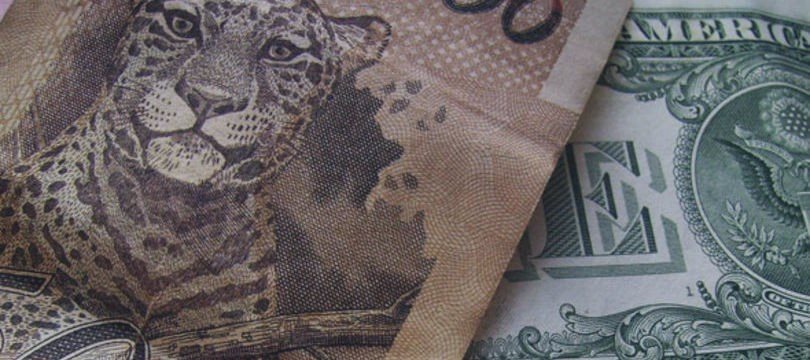 Dólar reage à ação do BC suíço e sobe ante real
