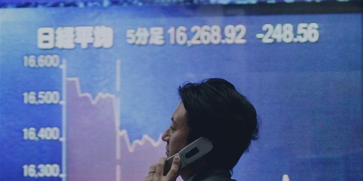 Asia stocks tumble on Fed anxiety, dollar up