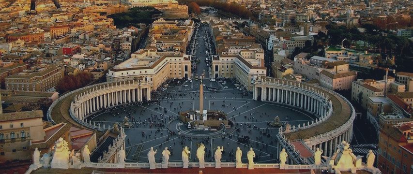 Vaticano decide assumir venda de pergaminhos abençoados