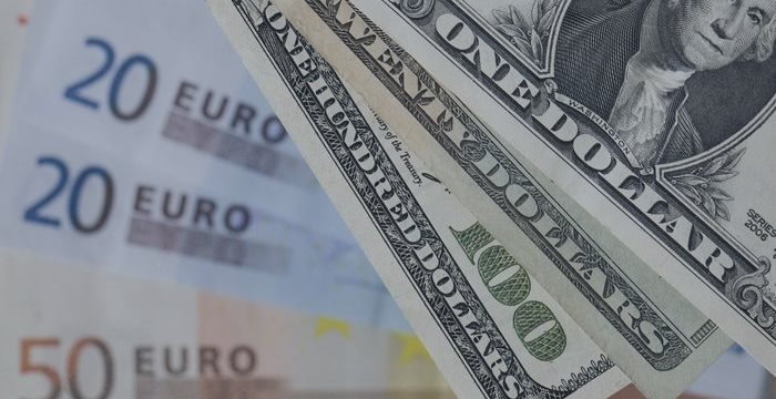 Евро восстанавливается с минимальных уровней за последние 11 лет
