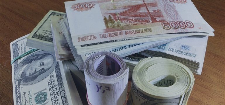 Евро и доллар перешли к росту против рубля
