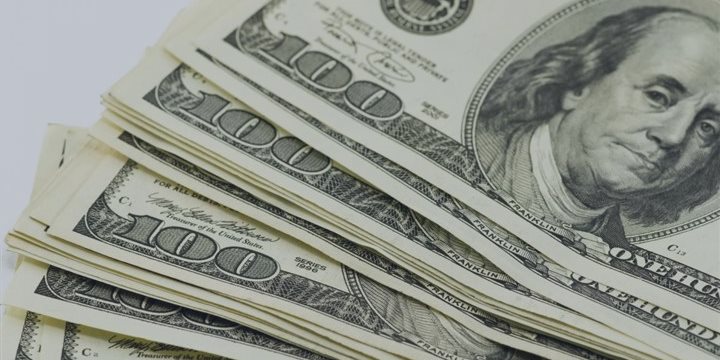 Доллар укрепляется перед важными американскими отчетами