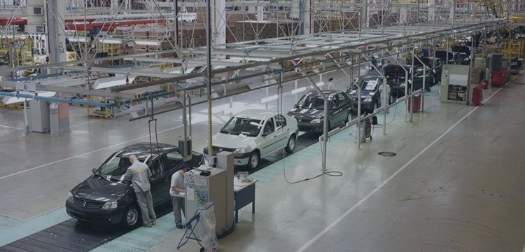 Renault приостановит работу московского завода из-за падения спроса