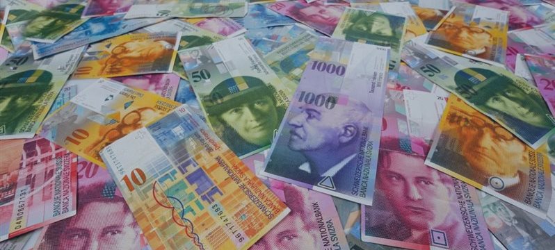 Сильный швейцарский франк усиливает риск страны погрузиться в рецессию