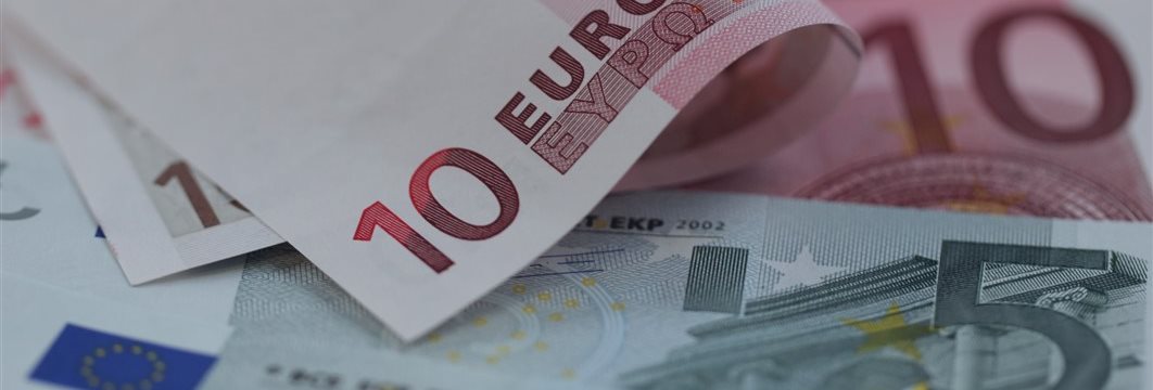 Euro hits 12-year lows, as markets await Fed