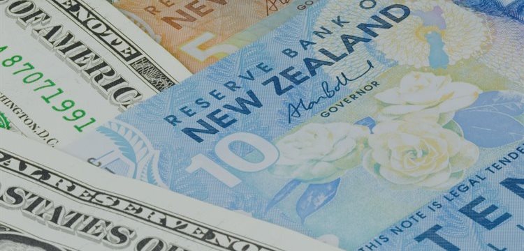 Kiwi rises against weaker greenback, as demand for the latter is cooling