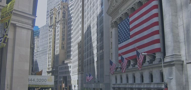 Wall Street se tiñe de rojo tras abrir al alza y el Dow Jones baja un 0,33 por ciento