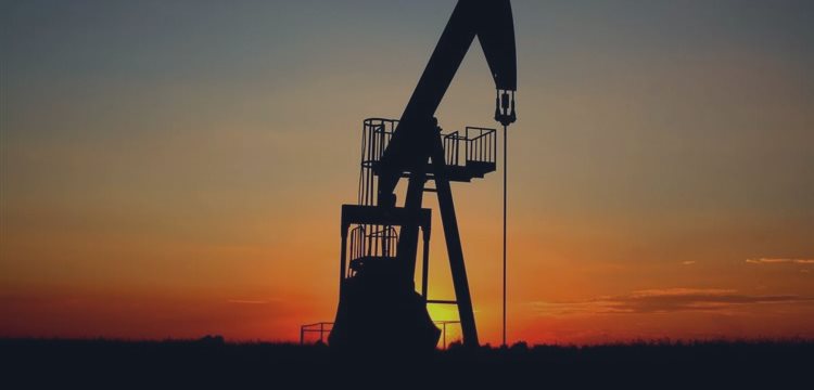 Trading the Oil Price - Advantages of Investing in Oil Futures