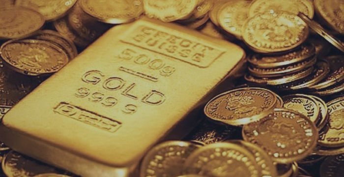Золото падает: на драгметаллы давят ставки ФРС