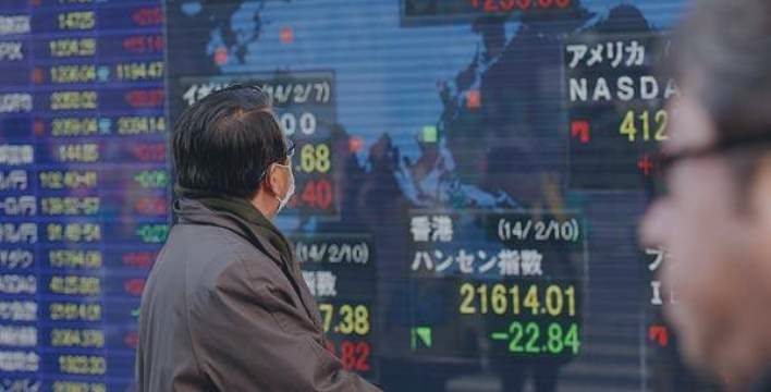 Bolsas de Asia suben luego de que datos débiles de China avivan apuestas de estímulo
