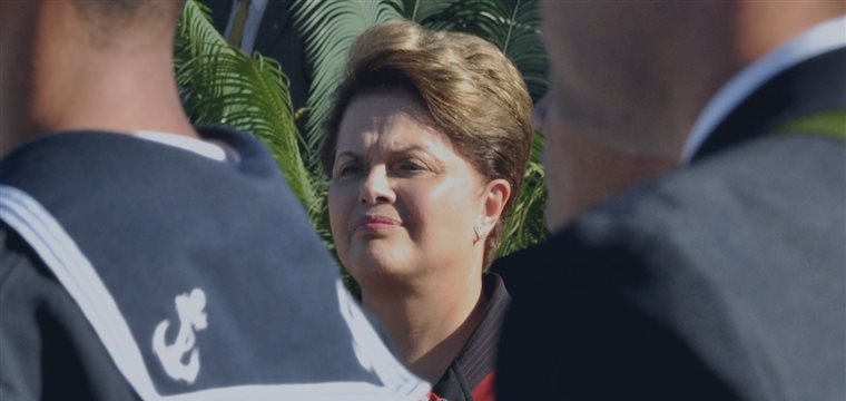 Dilma Rousseff defende presidenta da Petrobras