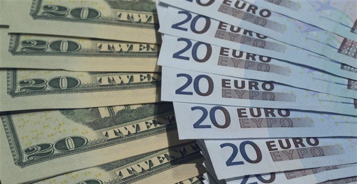 Dollar edges lower, as bonds selloff weighs; Euro sharply higher