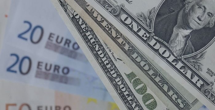 Доллар укрепляется утром против иены и евро