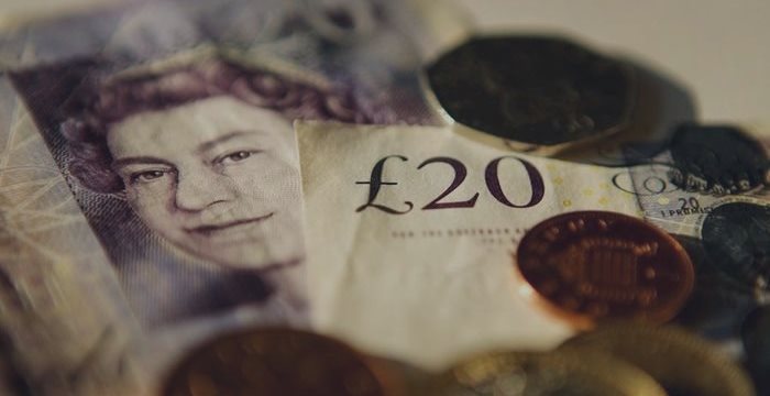 Фунт падает: в Великобритании зафиксировали дефляцию впервые за 55 лет