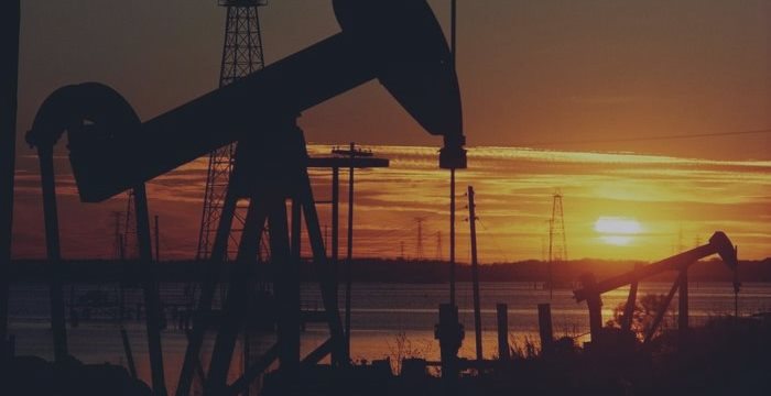 Нефть снова растет в пятницу на ожидании отчетов