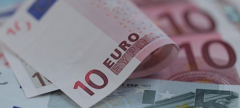 Euro edges higher as dollar's rate-hike fuelled rally pauses