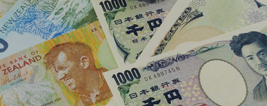 Yen lower vs dollar and euro on rumors Shinzo Abe administration was displeased with Kuroda comments