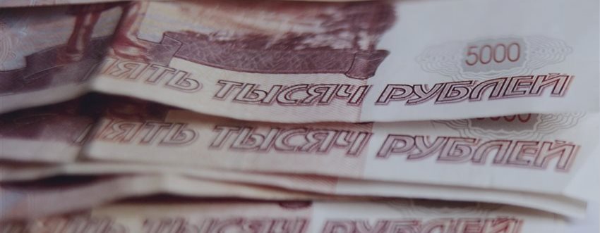 USD/RUB: рубль падает без поддержки экспортеров