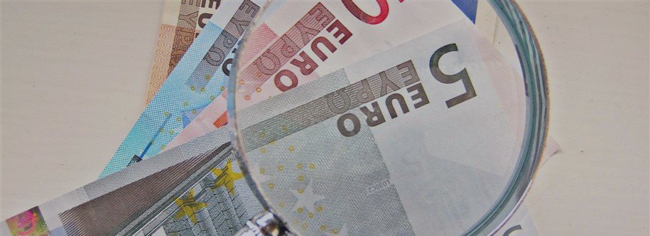 Euro lower ahead of summit; Merkel gives Greece hours to save place in euro