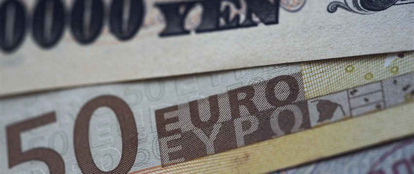 Euro lower with fresh deadline looming for Greece
