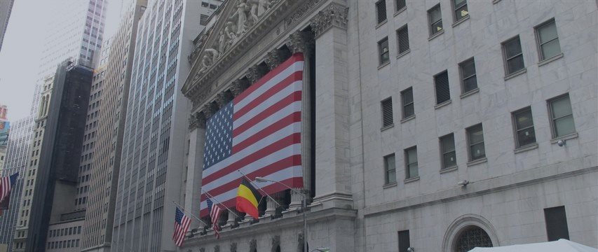 Wall Street abre sem força reagindo à queda das vendas no retalho