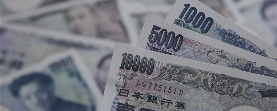 Dollar slides from one-month high vs yen, as investors lock in profits