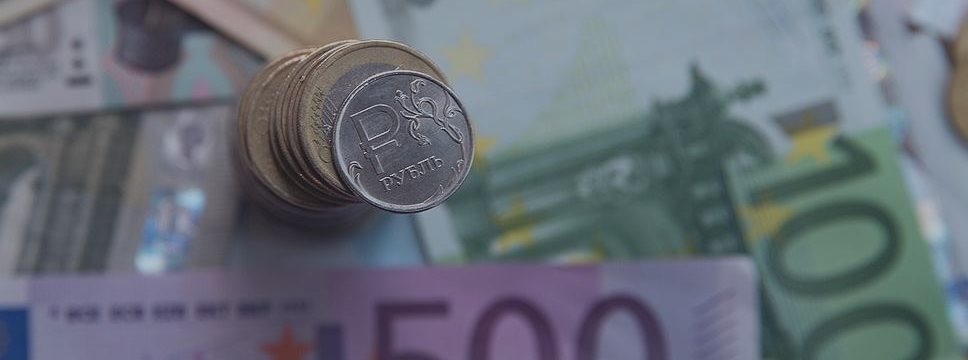 EUR/RUB: Курс евро впервые за пять месяцев превысил 67,1 руб.