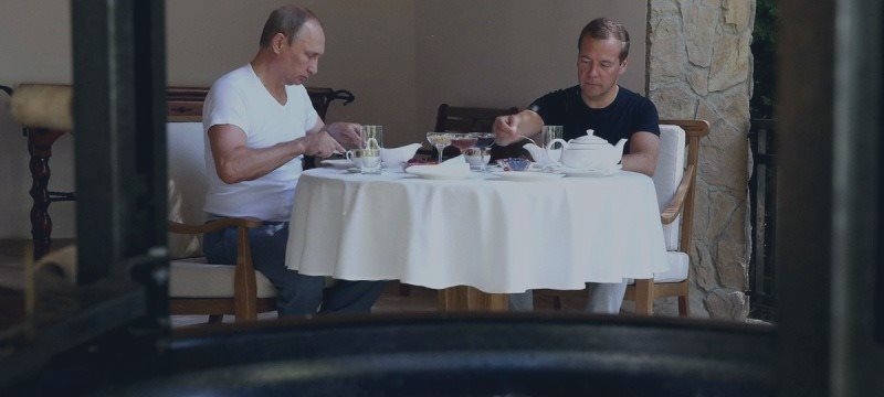 Putin and Medvedev Tuck Into Barbecue as Russia Enters Recession.